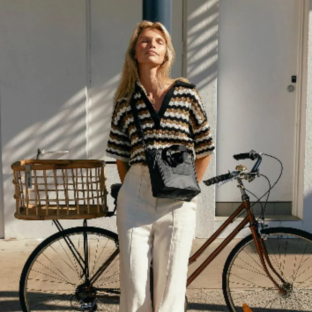 Aloha Collection  Crossbody Monochrome  NWT - Picture 2 of 5